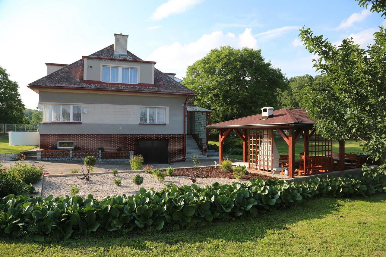 Cottage Near The Forest Kovac Екстер'єр фото