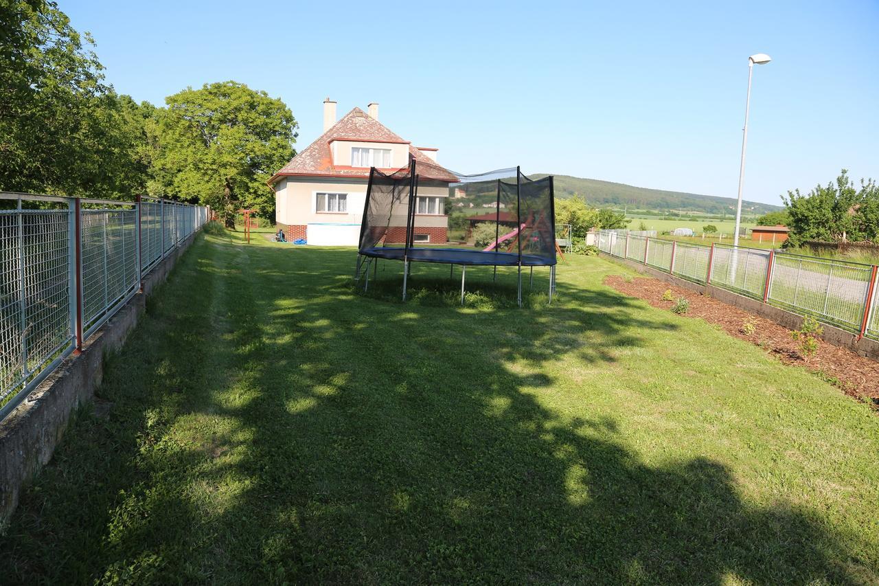 Cottage Near The Forest Kovac Екстер'єр фото