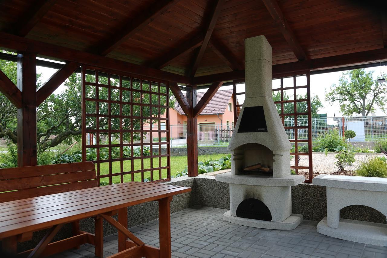 Cottage Near The Forest Kovac Екстер'єр фото